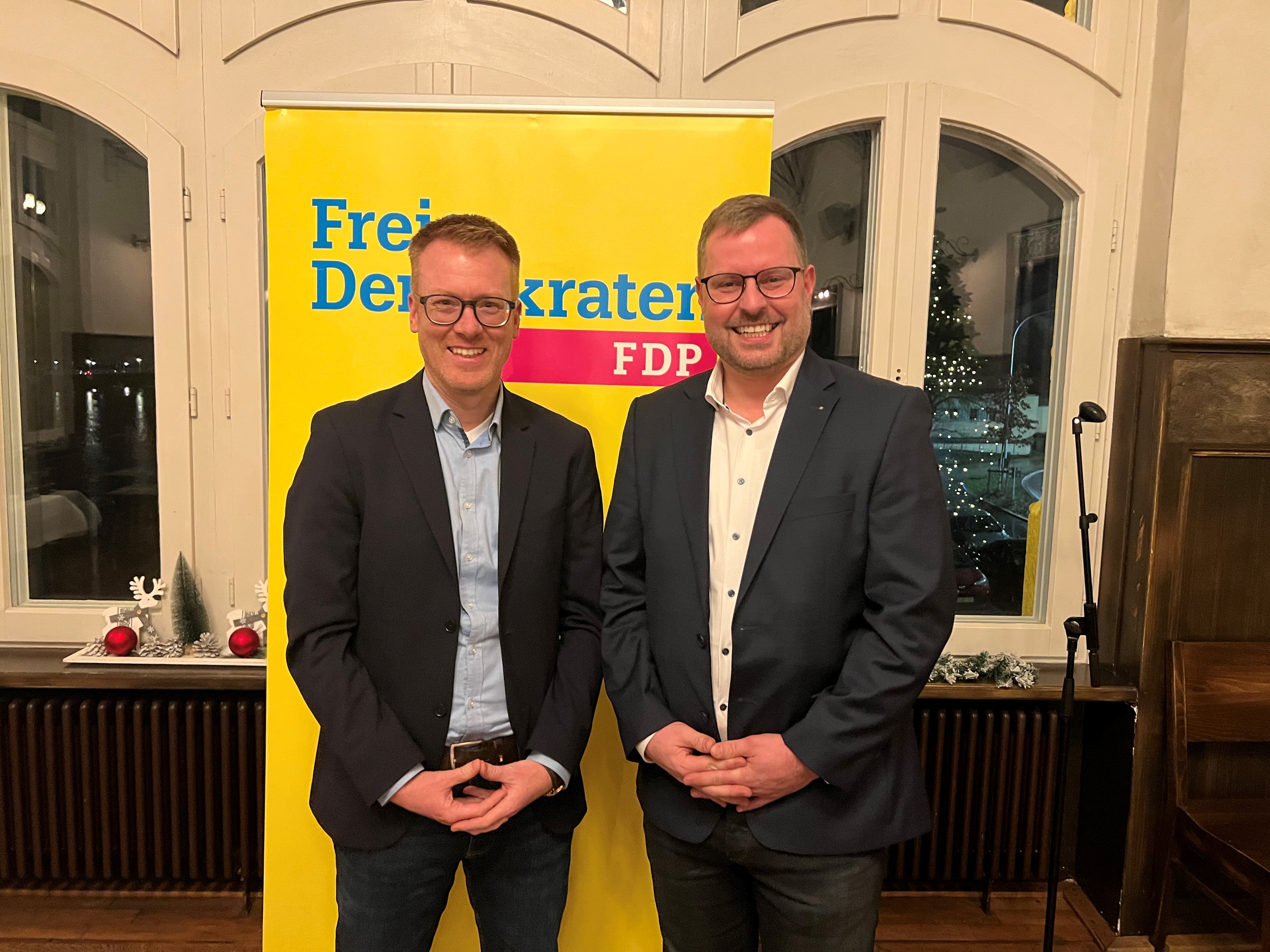 Gemeinderat Patrick Konopka und Christian Guttke, Vizepräsident und Geschäftsführer der HSG Konstanz